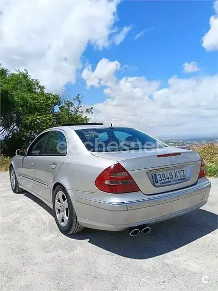Usado Mercedes E220 Avantgarde 143 CV (105 kW) 2004 Gris / plata Familiar