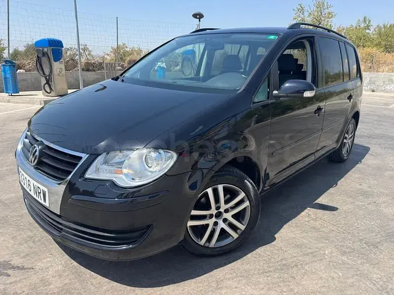 Usado VW Touran Highline 140 CV (102 kW) 2009 Negro Monovolumen
