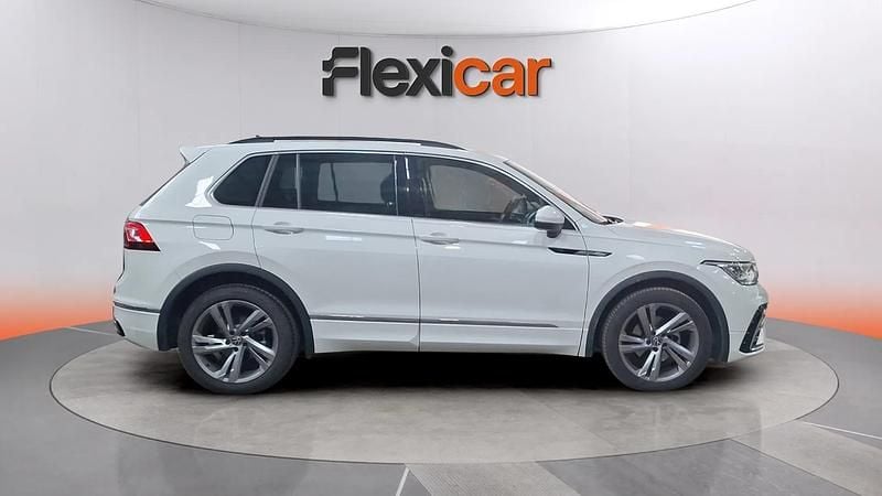 Käytetty VW Tiguan R-line 150 HP (110 kW) 2021 Valkoinen Katumaasturi