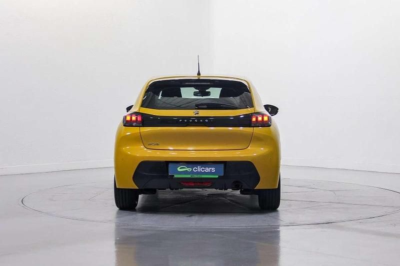 Usado Peugeot 208 Active 102 CV (75 kW) 2020 Amarillo Utilitario