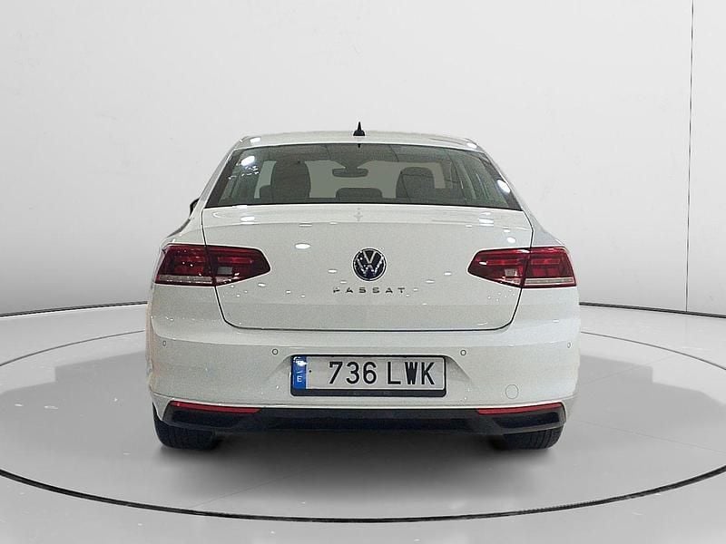 Usado VW Passat 150 CV (110 kW) 2022 Blanco Berlina