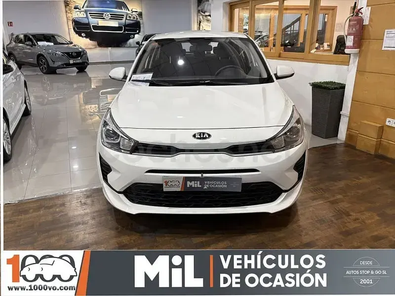 Usado Kia Rio 84 CV (61 kW) 2021 Blanco Berlina