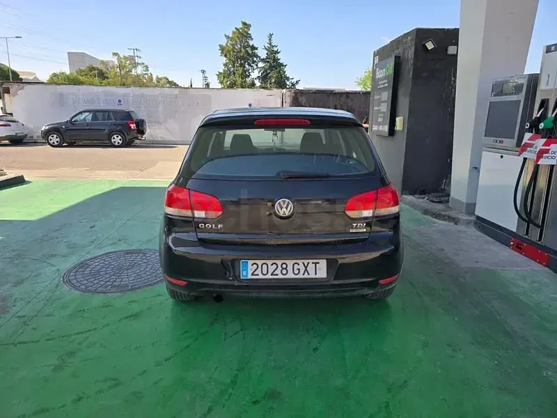 Usado VW Golf VI 105 CV (77 kW) 2010 Negro Utilitario