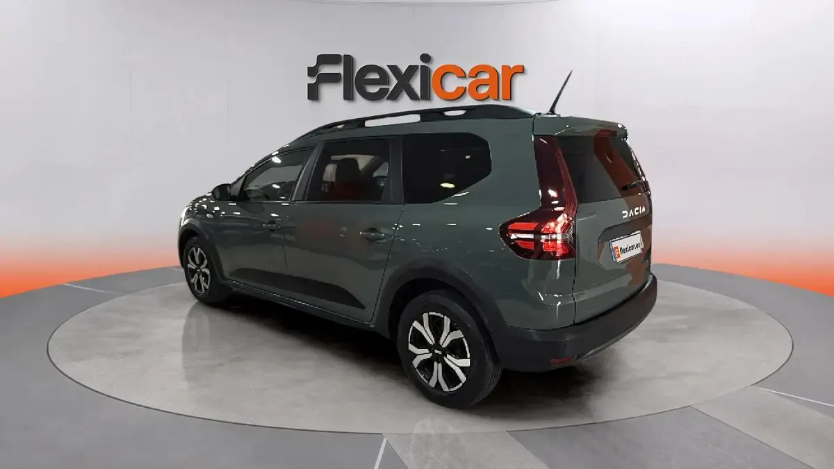 Usado Dacia Jogger Essentiel 101 CV (74 kW) 2023 Verde Monovolumen