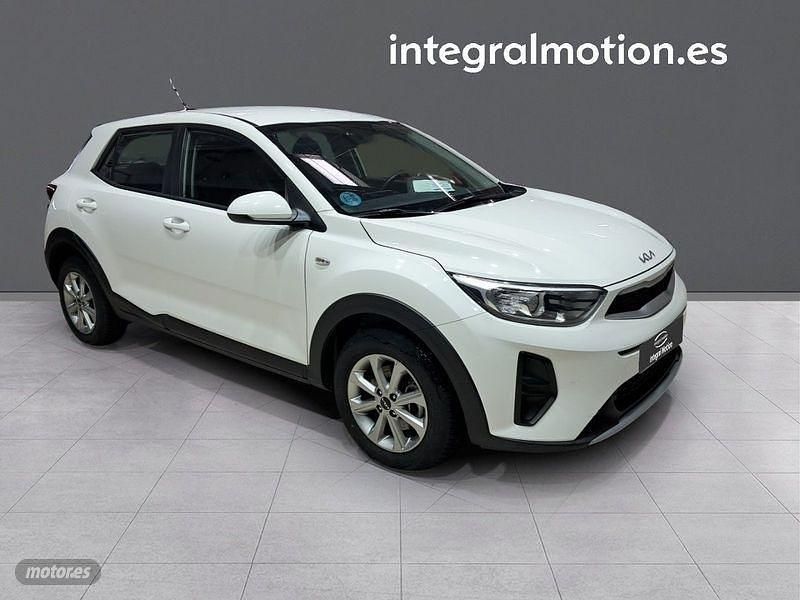 Usado Kia Stonic 84 CV (61 kW) 2023 Negro SUV