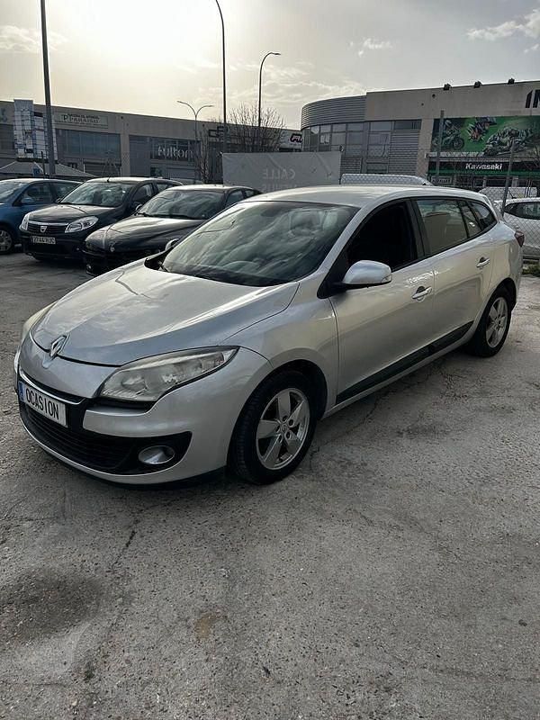 Usado Renault Mégane III Dynamique 130 CV (95 kW) 2012 Gris