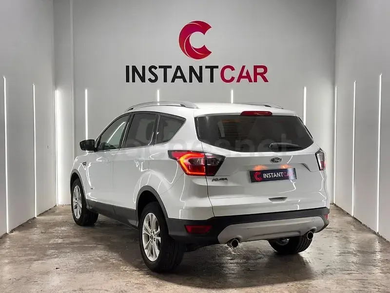 Usado Ford Kuga Titanium 150 CV (110 kW) 2019 Blanco SUV