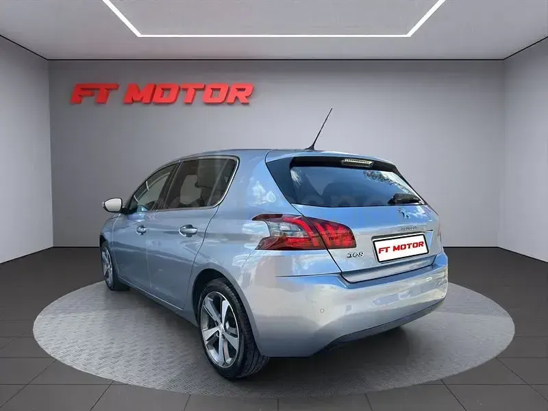 Usado Peugeot 308 Allure 130 CV (95 kW) 2020 Gris / plata Berlina