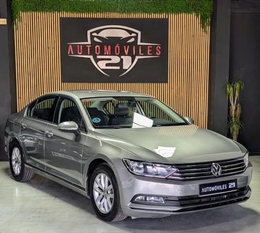 Usado 2016 VW Passat Advance Berlina | 11.999 € (Precio justo) - Imagen 1/4