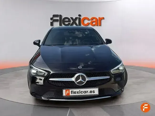 Usado Mercedes CLA200 Shooting Brake 150 CV (110 kW) 2020 Negro Familiar