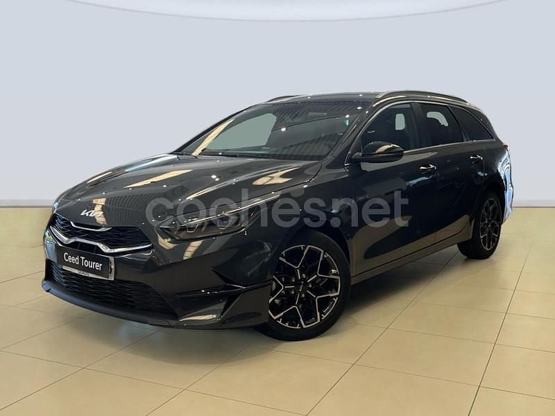 Gris / plata Nuevo 2025 Kia Ceed Style Familiar | 28.000 € (Precio justo) - Imagen 1/4