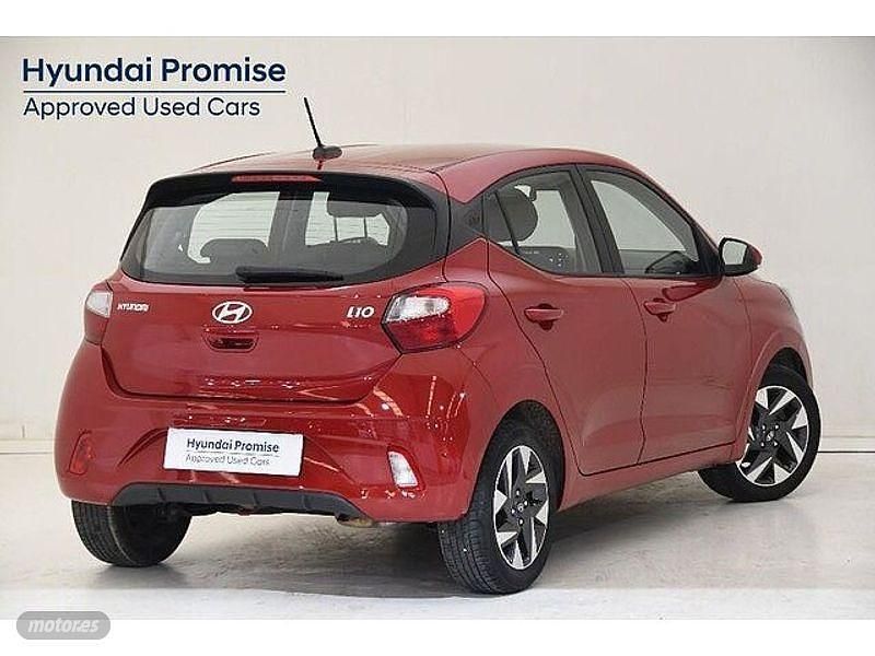 Usado Hyundai i10 67 CV (49 kW) 2024 Dragon red (mica) Utilitario