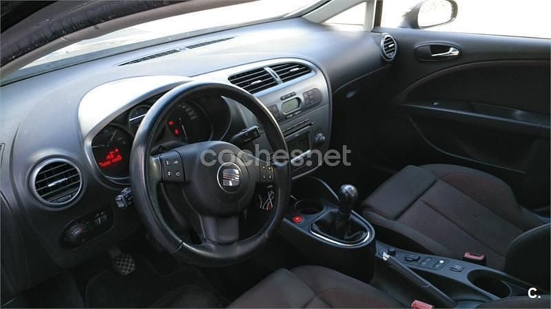 Usado Seat Leon Sport 140 CV (102 kW) 2006 Negro Utilitario