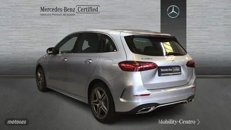 Usado Mercedes B250 217 CV (159 kW) 2025 Plateado Utilitario