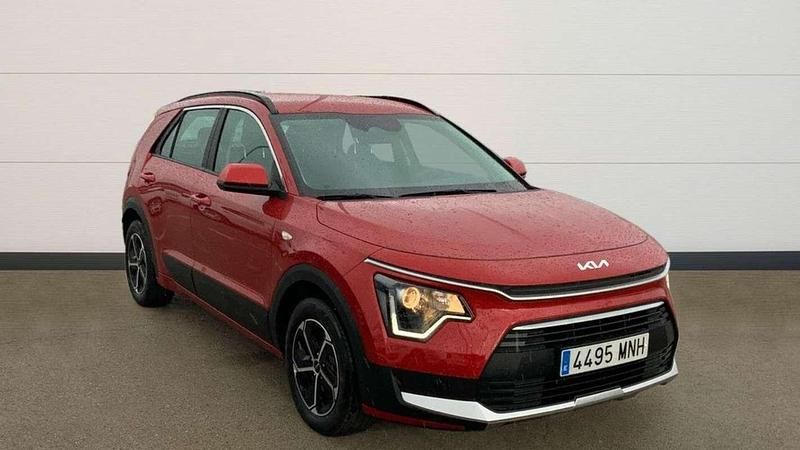 Usado Kia Niro 141 CV (103 kW) 2024 Rojo SUV