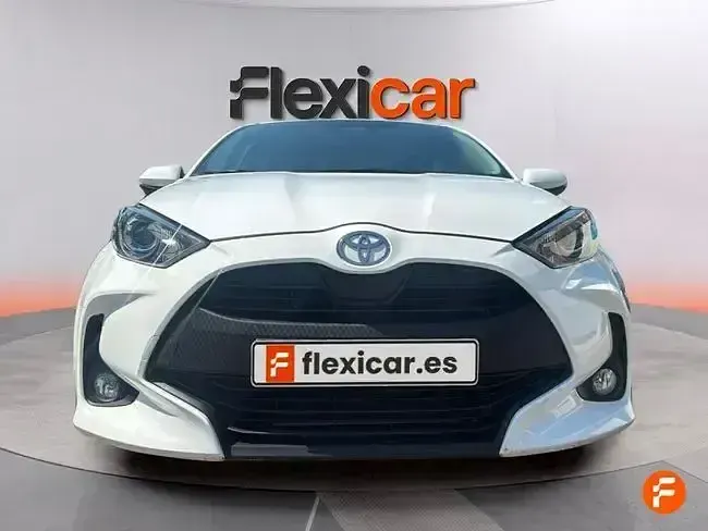Usado Toyota Yaris Active 116 CV (85 kW) 2025 Blanco Utilitario