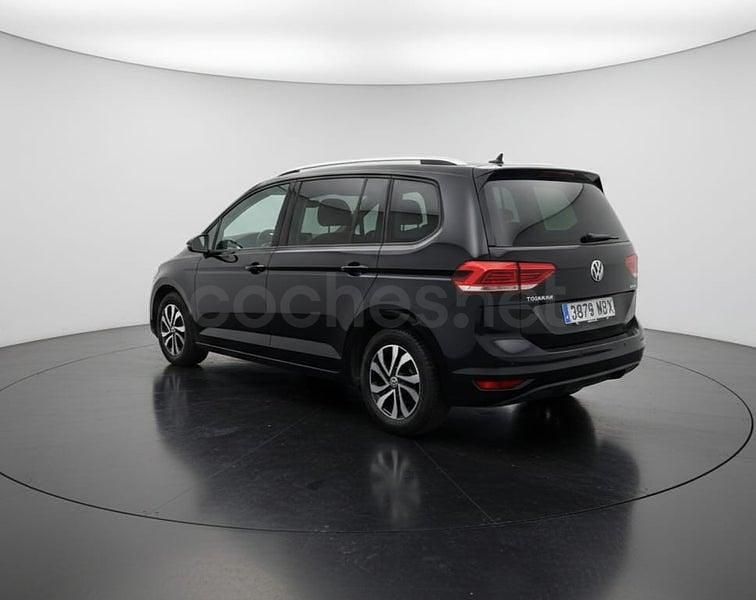 Usado VW Touran Advance 150 CV (110 kW) 2021 Negro Monovolumen