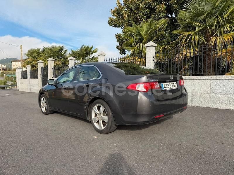 Usado Honda Accord Executive 150 CV (110 kW) 2012 Gris / plata Berlina