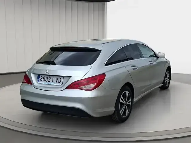 Usado Mercedes CLA200 136 CV (100 kW) 2017 Gris Familiar