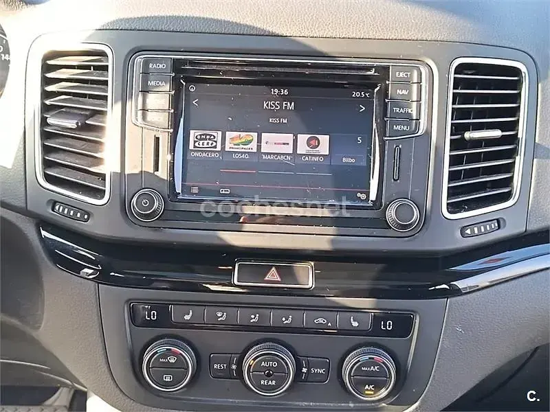 Usado VW Sharan Sportline 184 CV (135 kW) 2017 Marrón Monovolumen