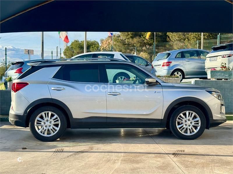 Usado Ssangyong (KGM) Korando 149 CV (109 kW) 2020 Gris / plata SUV