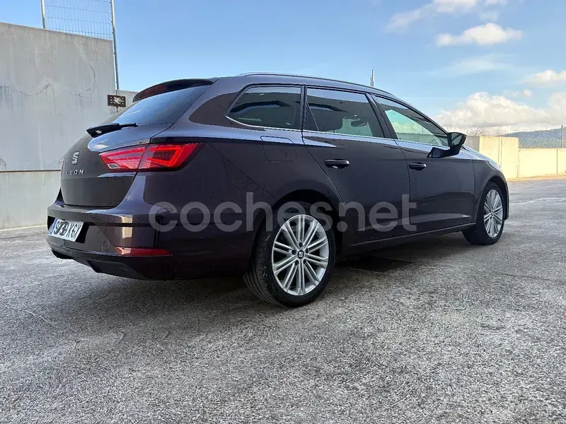 Usado Seat Leon 150 CV (110 kW) 2018 Granate Familiar