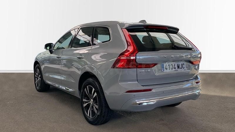 Usado Volvo XC60 Core 350 CV (257 kW) 2023 Gris / plata SUV