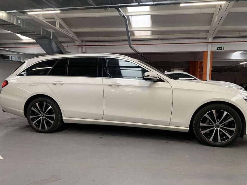 Usado Mercedes E300 313 CV (230 kW) 2023 Blanco Familiar