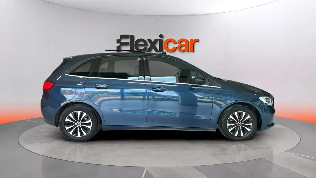 Begagnad Mercedes B180 116 HK (85 kW) 2019 Blå Minibuss