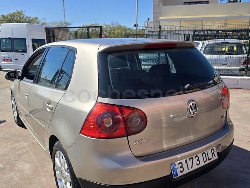 Usado VW Golf IV Conceptline 90 CV (66 kW) 2005 Gris / plata Berlina