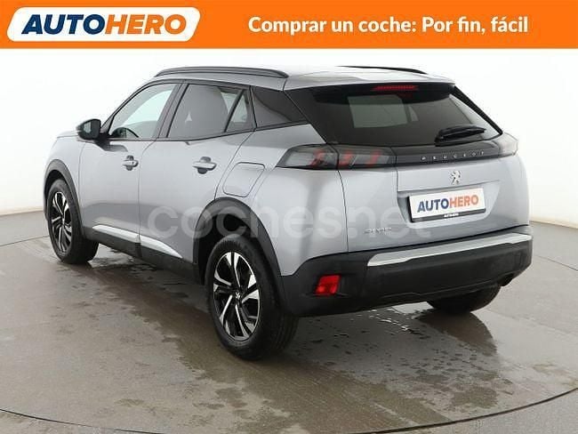 Usado Peugeot 2008 Allure 100 CV (73 kW) 2023 Gris / plata SUV