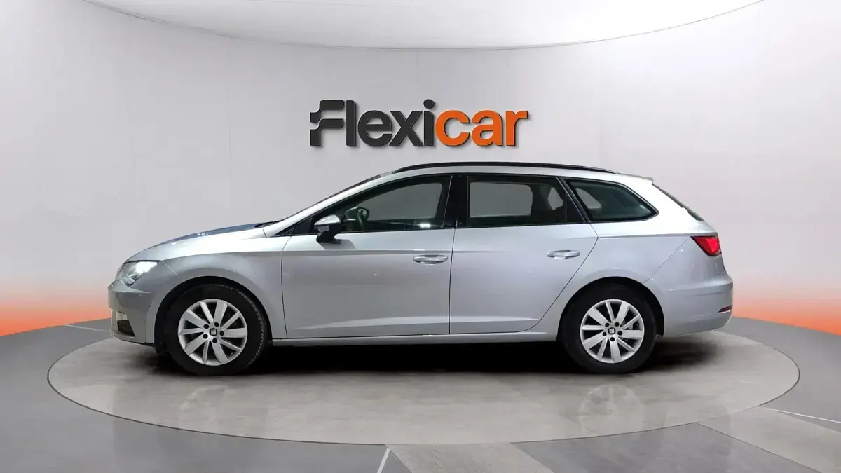 Usado Seat Leon ST Style 116 CV (85 kW) 2020 Gris Familiar