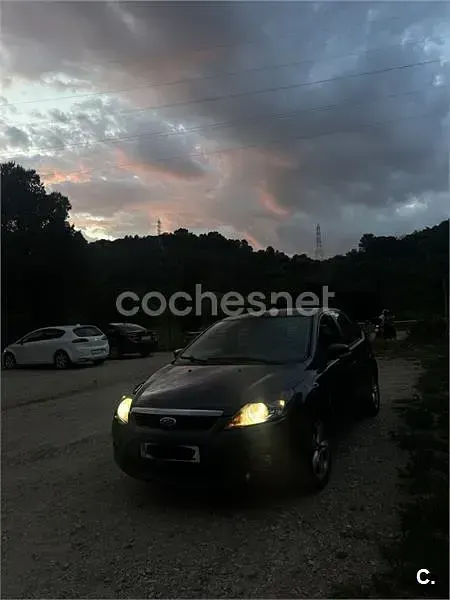 Usado Ford Focus Trend 109 CV (80 kW) 2010 Negro Berlina