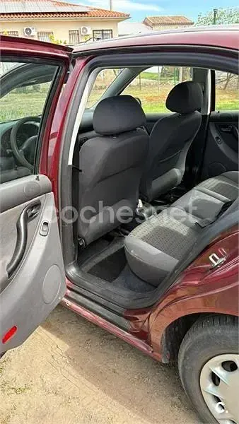 Usado Seat Toledo Stella 105 CV (77 kW) 2002 Granate Berlina