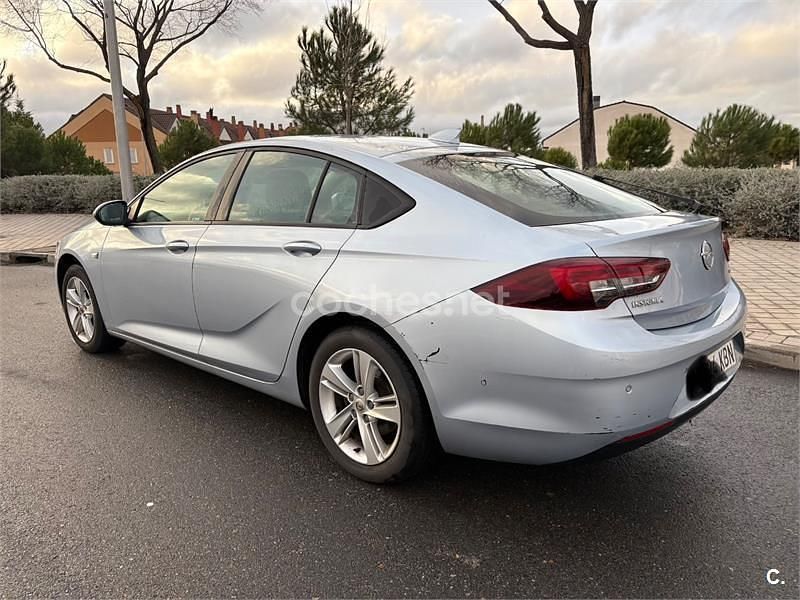 Usado Opel Insignia Business 136 CV (100 kW) 2017 Gris / plata Berlina