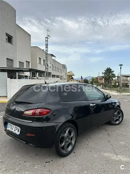 Usado Alfa Romeo 147 Impression 115 CV (84 kW) 2005 Negro Utilitario