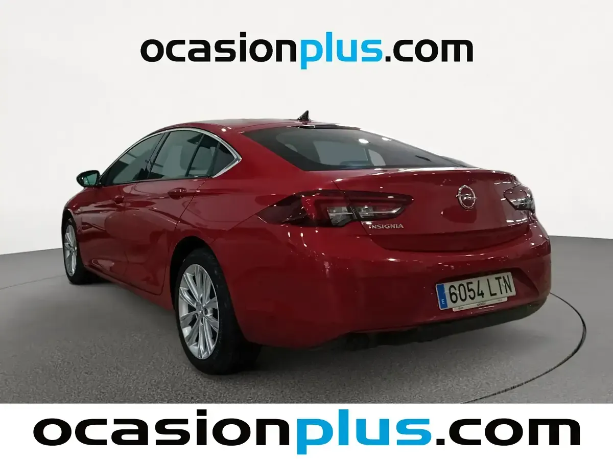 Usado Opel Insignia Business Elegance 122 CV (89 kW) 2021 Rojo Berlina