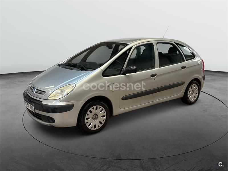 Usado Citroën Xsara Picasso 95 CV (69 kW) 2006 Beige Monovolumen