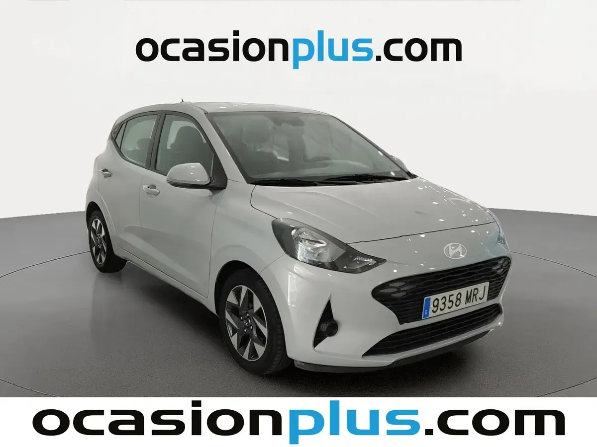 Usado Hyundai i10 67 CV (49 kW) 2024 Gris Utilitario