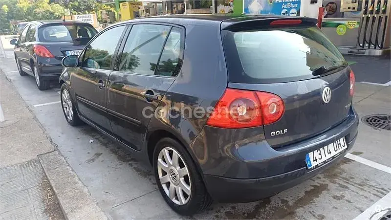 Usado VW Golf IV Trendline 105 CV (77 kW) 2005 Negro Berlina
