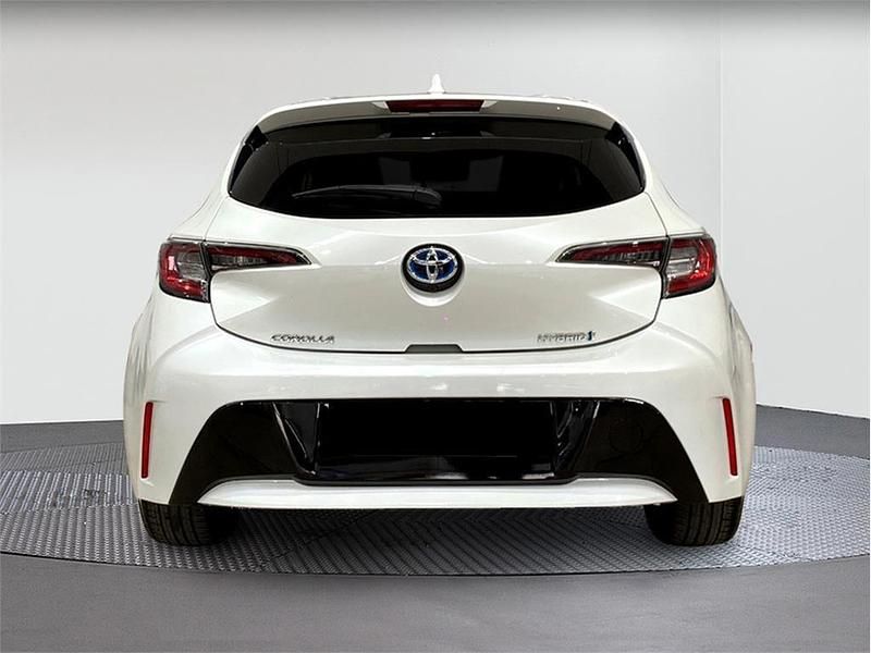Usado Toyota Corolla Style 122 CV (89 kW) 2021 Blanco Berlina