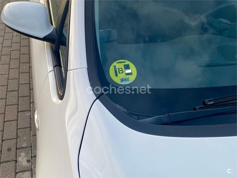 Blanco Usado 2012 Opel Astra Enjoy Berlina | 7300 € (Precio justo) - Imagen 1/4