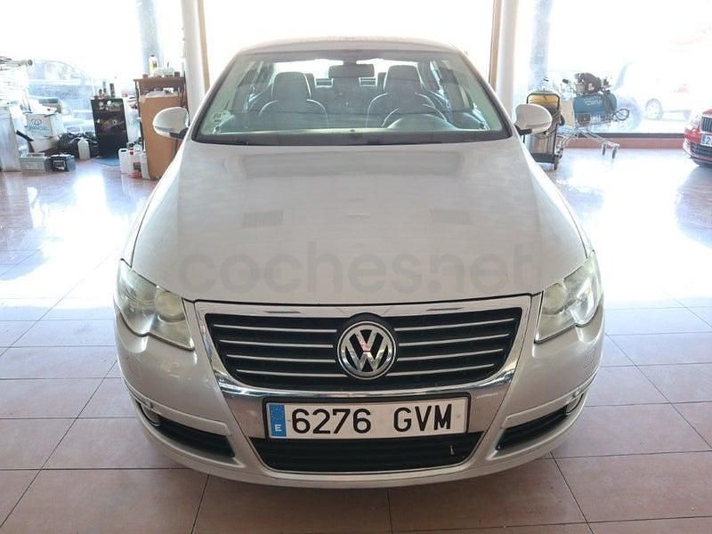 Usado VW Passat Edition 140 CV (102 kW) 2011 Gris / plata Berlina