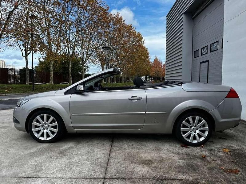 Usado Ford Focus Cabriolet Titanium 136 CV (100 kW) 2009 Gris Descapotable