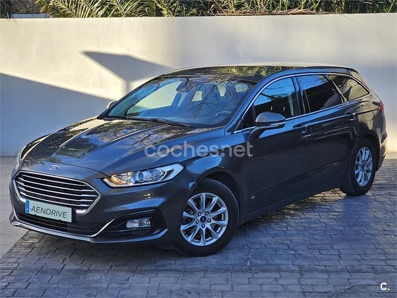 Usado Ford Mondeo Trend 150 CV (110 kW) 2019 Gris / plata Familiar