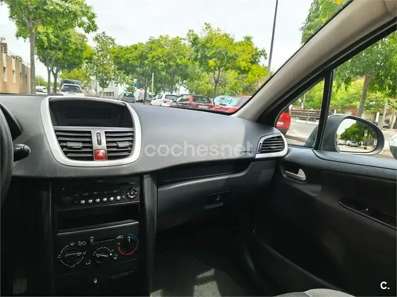 Usado Peugeot 207 75 CV (55 kW) 2007 Negro Berlina