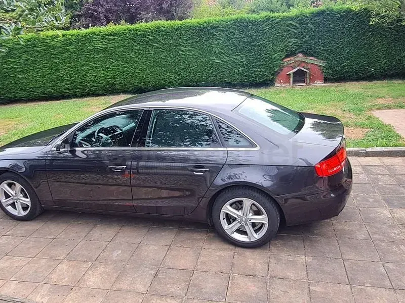 Usado Audi A4 120 CV (88 kW) 2010 Negro Berlina