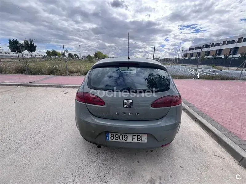 Usado Seat Leon Stylance 105 CV (77 kW) 2006 Gris / plata Utilitario