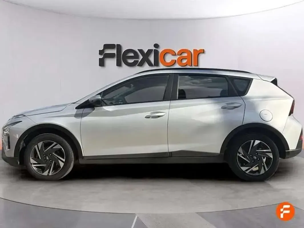 Usado Hyundai Bayon 101 CV (74 kW) 2023 Gris SUV