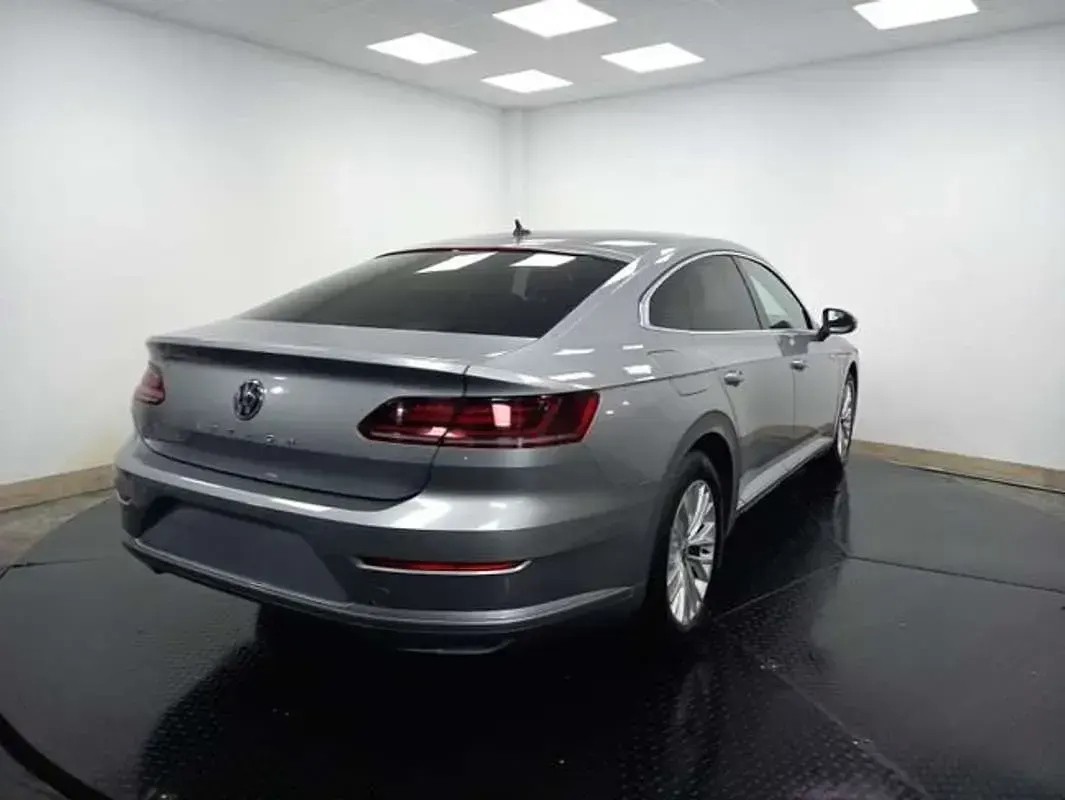 Usado VW Arteon 151 CV (111 kW) 2019 Gris Utilitario